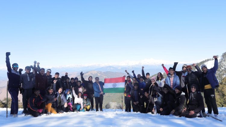 परमाणु डिफेन्स संस्थान देहरादून के छात्रों द्वारा उत्तराखंड गढ़वाल क्षेत्र की सबसे ऊँची चोटी नाग टिब्बा पर लहराया तिरंगा