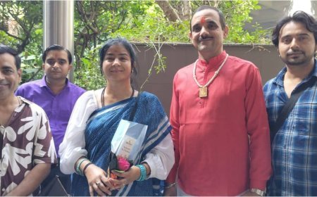 100 से अधिक बच्चों की मां और 73 घंटे पेंटिंग कर वर्ल्ड रिकॉर्ड बनाने वाली मनन चतुर्वेदी का मुंबई एयरपोर्ट पर हुआ भव्य स्वागत