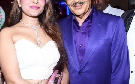 मेगामॉडल वैशाली भाऊरजार को तीन बार सम्मानित कर चुके हैं सिंगर उदित नारायण