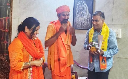 कल्याण में ‘आध्यात्म रत्न सम्मान’ में डॉ. वैदेही तामण ने संतों और सेवकों को सम्मानित किया।